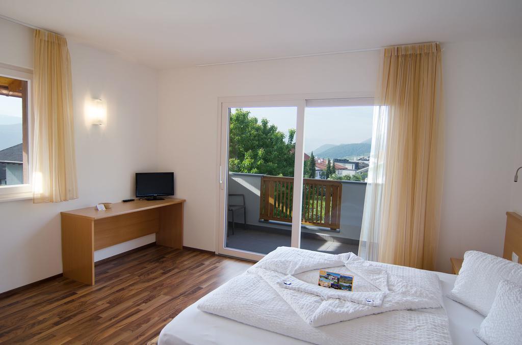 Garni Hotel Peterlinhof Калдаро Стая снимка