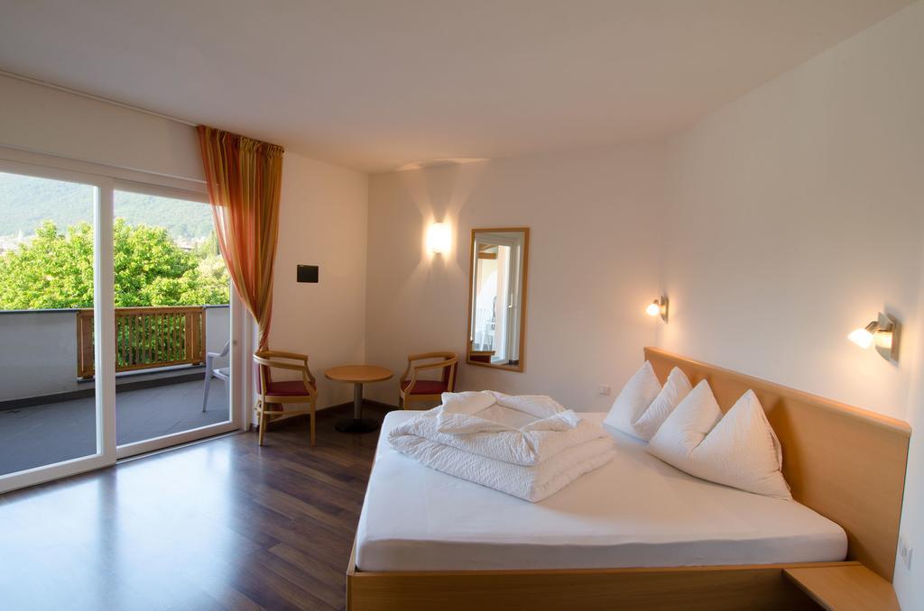 Garni Hotel Peterlinhof Калдаро Стая снимка