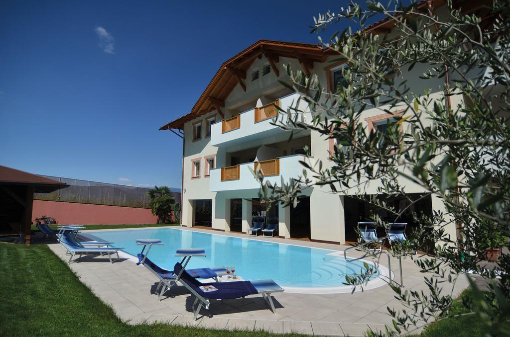 Garni Hotel Peterlinhof Калдаро Екстериор снимка