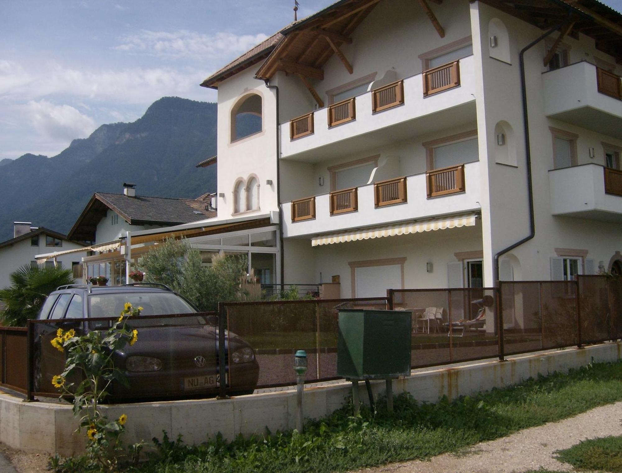 Garni Hotel Peterlinhof Калдаро Екстериор снимка