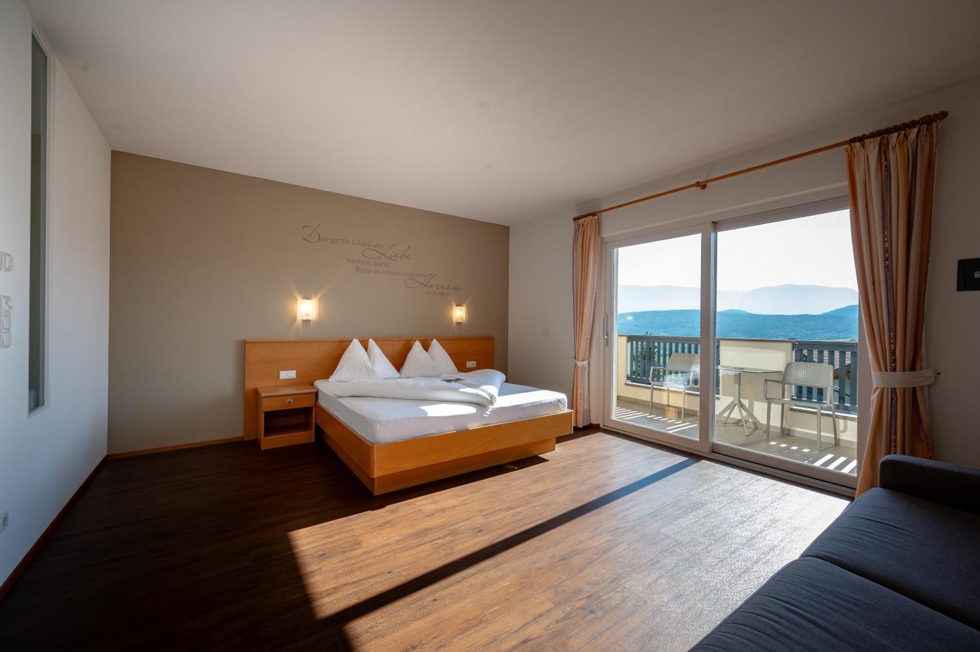 Garni Hotel Peterlinhof Калдаро Екстериор снимка